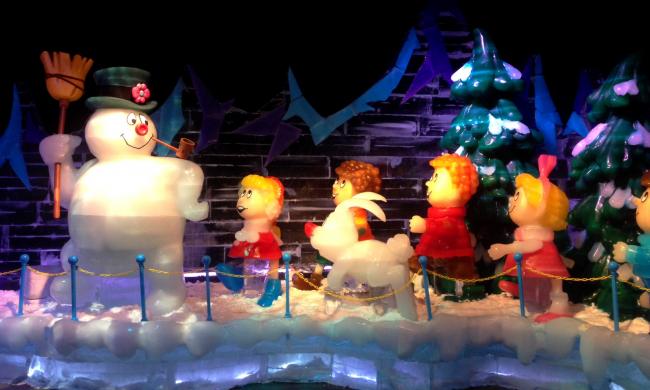 This year, ICE! at Gaylord Palms has a Frosty the Snowman theme.