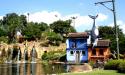 This miniature golf course serves visitors to the Lake Buena Vista region.